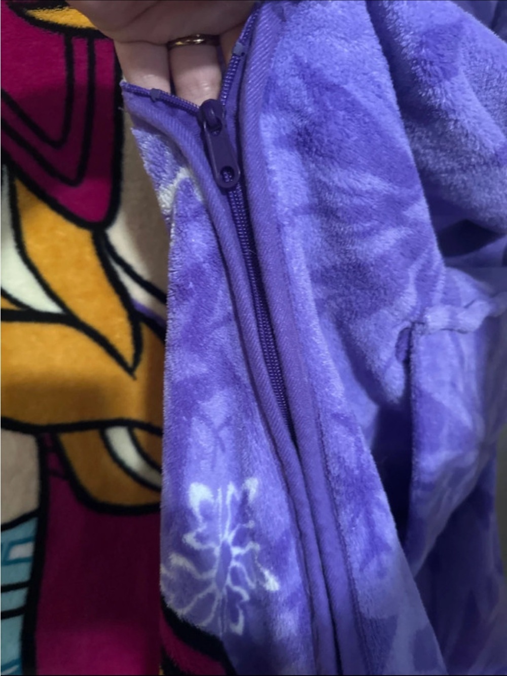 Twin size Frozen Zippy Blanket - Picture 3 of 5